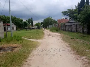 Eneo Lenye Ukubwa Wa SQMT 1800 Linauzwa Lipo Bahari Beach