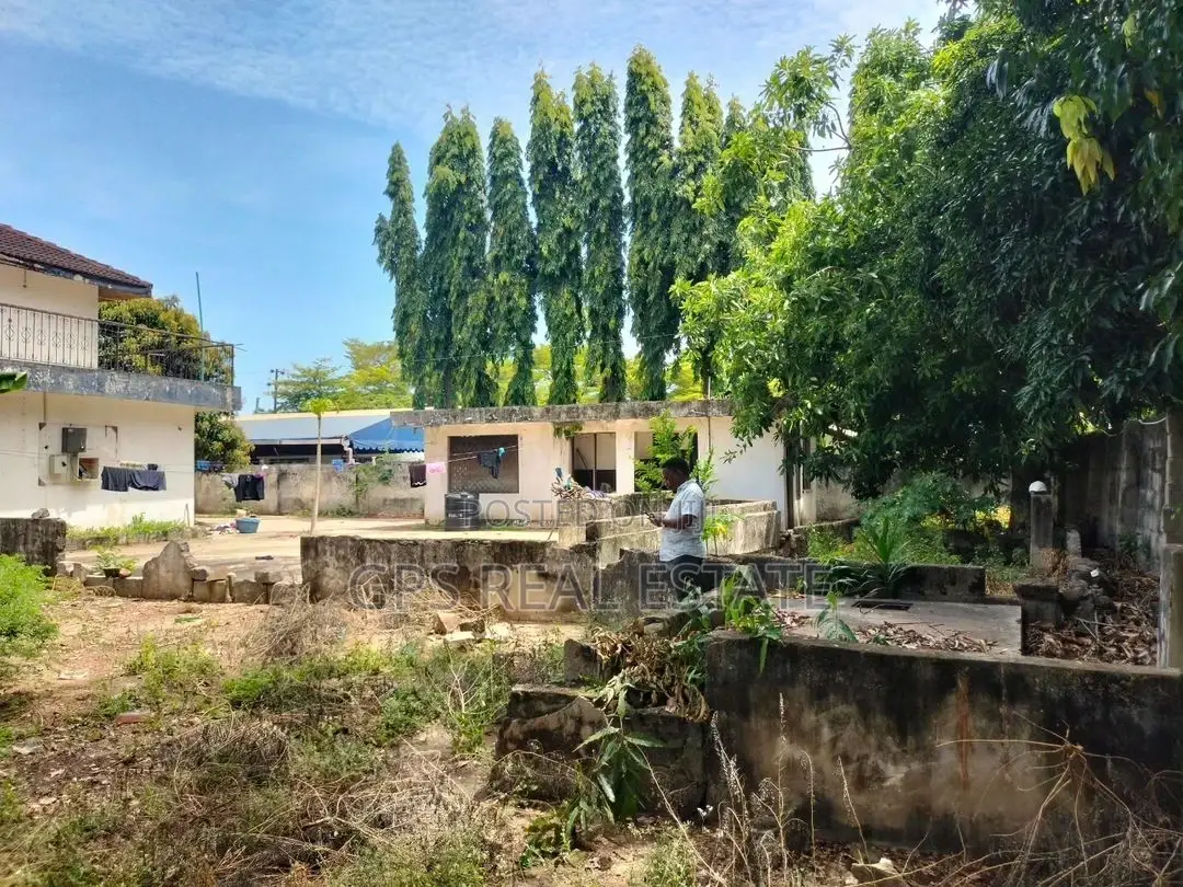 8bdrm House in Mikocheni B, Kinondoni for sale