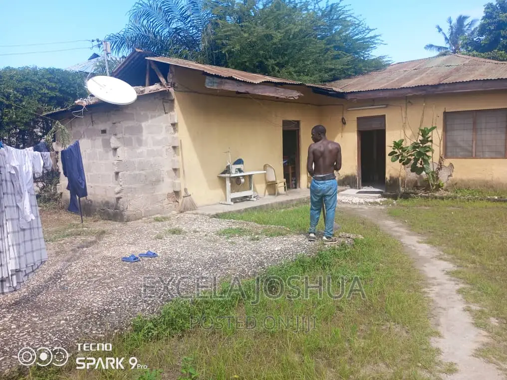Kiwanja Kinauzwa Mikocheni B