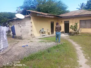 Kiwanja Kinauzwa Mikocheni B
