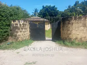 Kiwanja Kinauzwa Mikocheni B