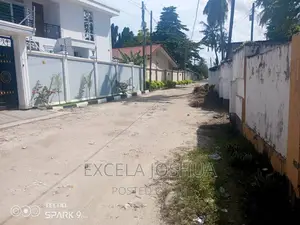 Kiwanja Kinauzwa Mikocheni B