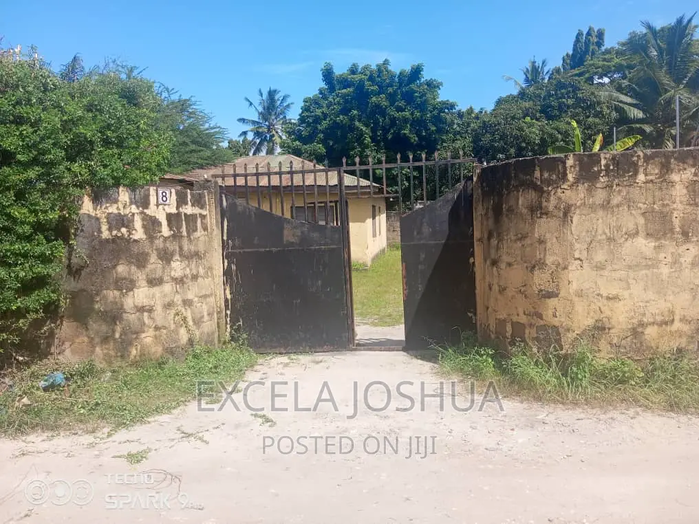 Kiwanja Kinauzwa Mikocheni B