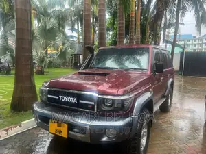 Toyota Land Cruiser 2010 Red