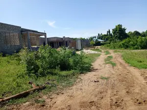 Eneo Lenye Ukubwa Wa SQMT 840 Linauzwa Lipo Bunju a Mianzini