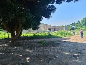Eneo Lenye Ukubwa Wa SQMT 840 Linauzwa Lipo Bunju a Mianzini
