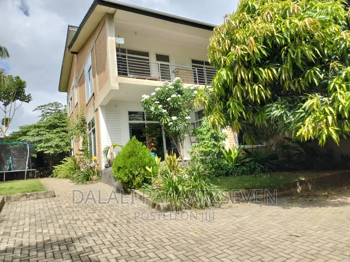5bdrm House in Dalalipapaatzseven, Kinondoni for sale