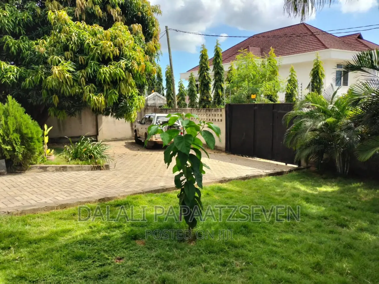 5bdrm House in Dalalipapaatzseven, Kinondoni for sale