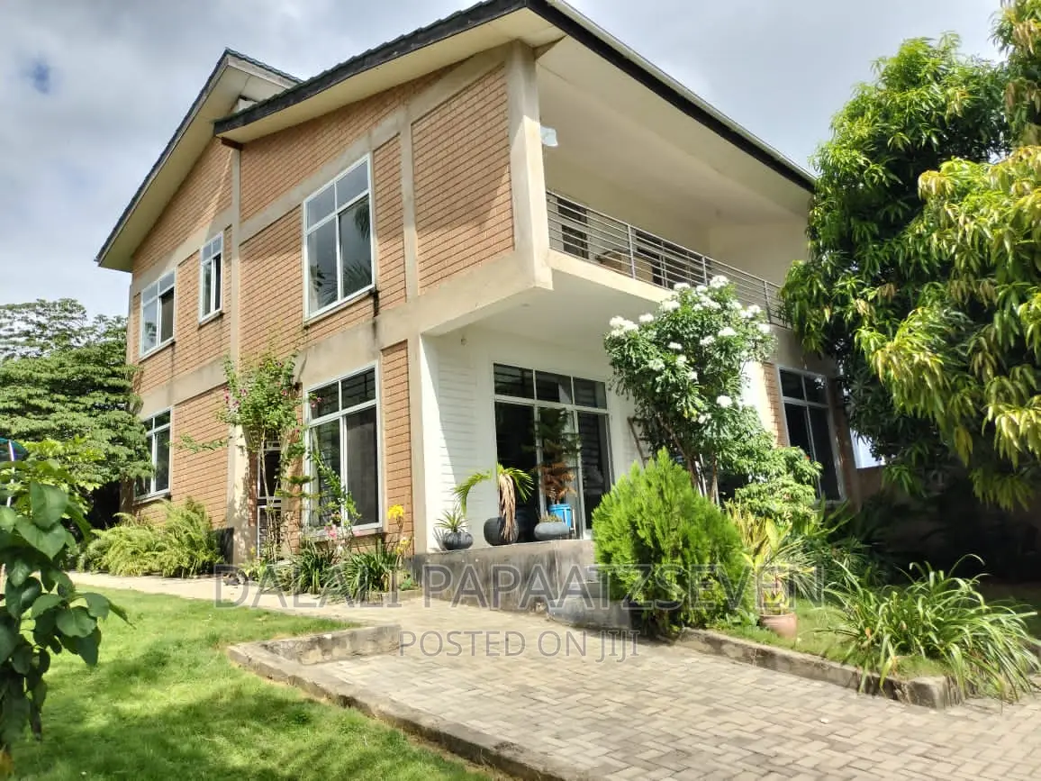 5bdrm House in Dalalipapaatzseven, Kinondoni for sale