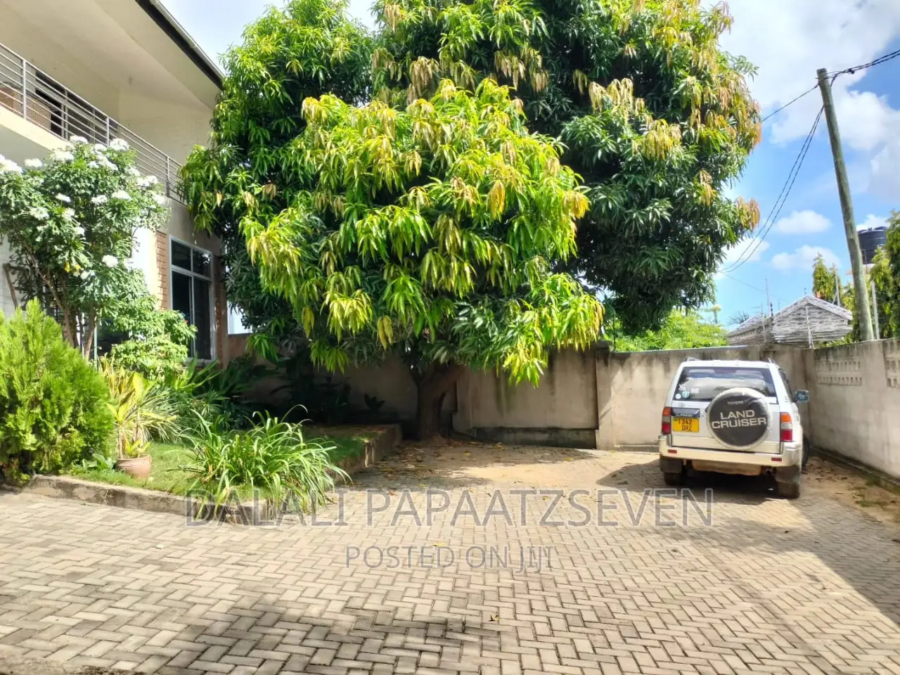 5bdrm House in Dalalipapaatzseven, Kinondoni for sale
