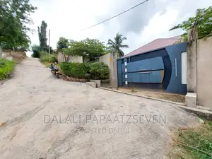 2bdrm Apartment in Dalalipapaatzseven, Kimara for rent