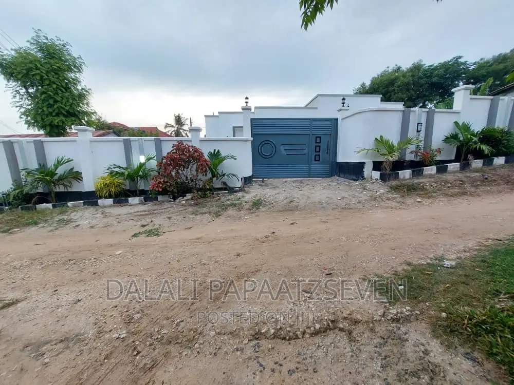 2bdrm Apartment in Dalalipapaatzseven, Kimara for rent