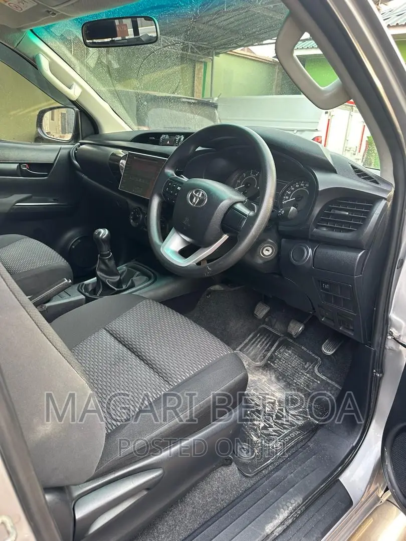 Toyota Hilux 2016 Silver