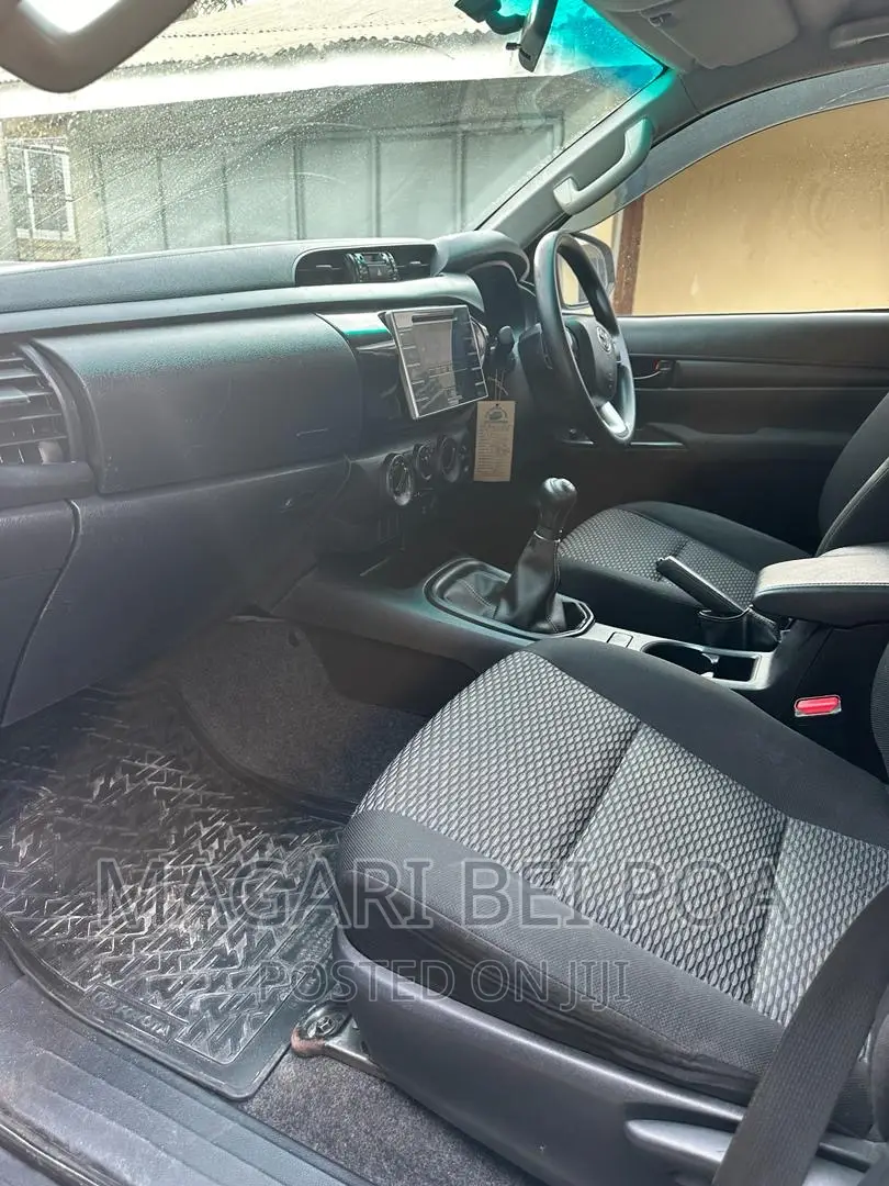 Toyota Hilux 2016 Silver