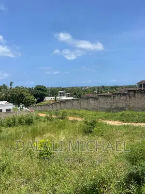 Plot for Sale Africana