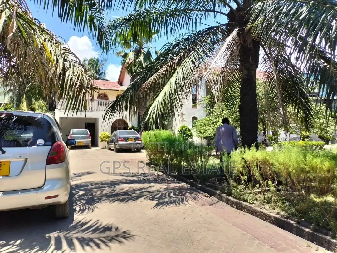 5bdrm House in Mikocheni, Kinondoni for sale