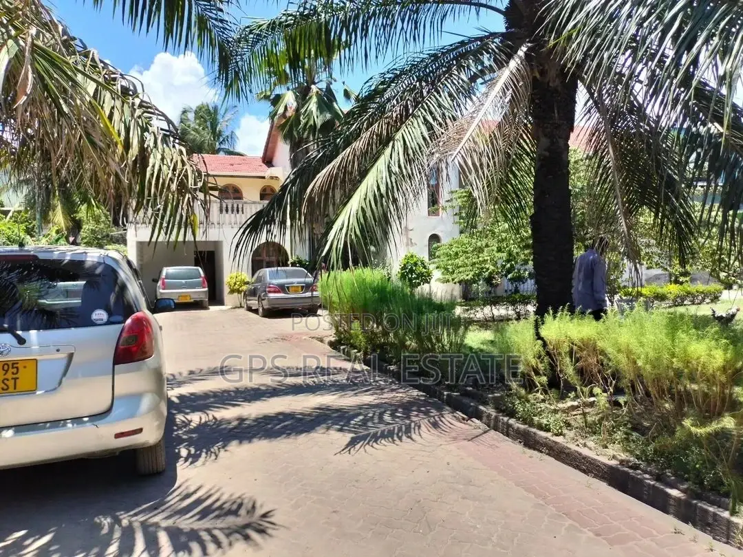 5bdrm House in Mikocheni, Kinondoni for sale