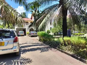 5bdrm House in Mikocheni, Kinondoni for sale