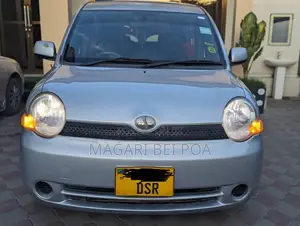 Toyota Sienta 2005 Silver