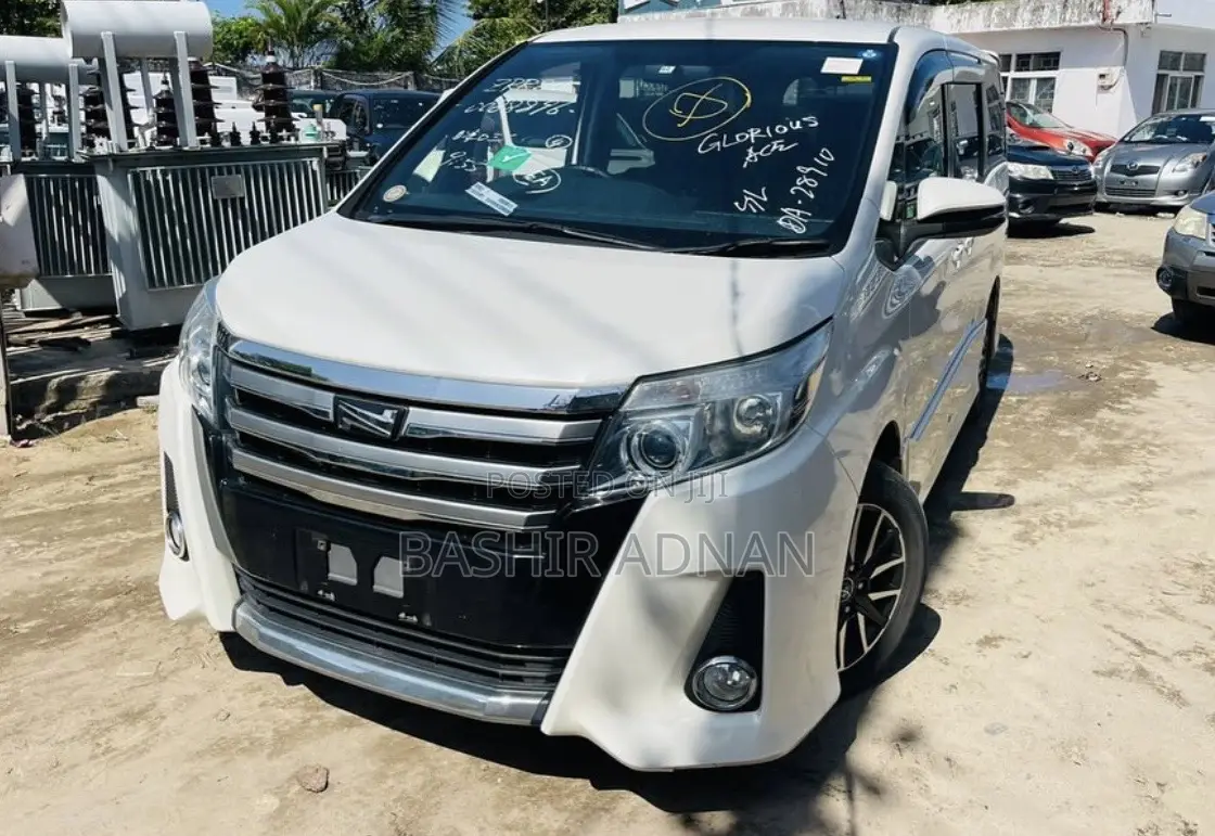 Toyota Noah 2.0 FWD (7 Seater) 2014 White