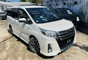Toyota Noah 2.0 FWD (7 Seater) 2014 White