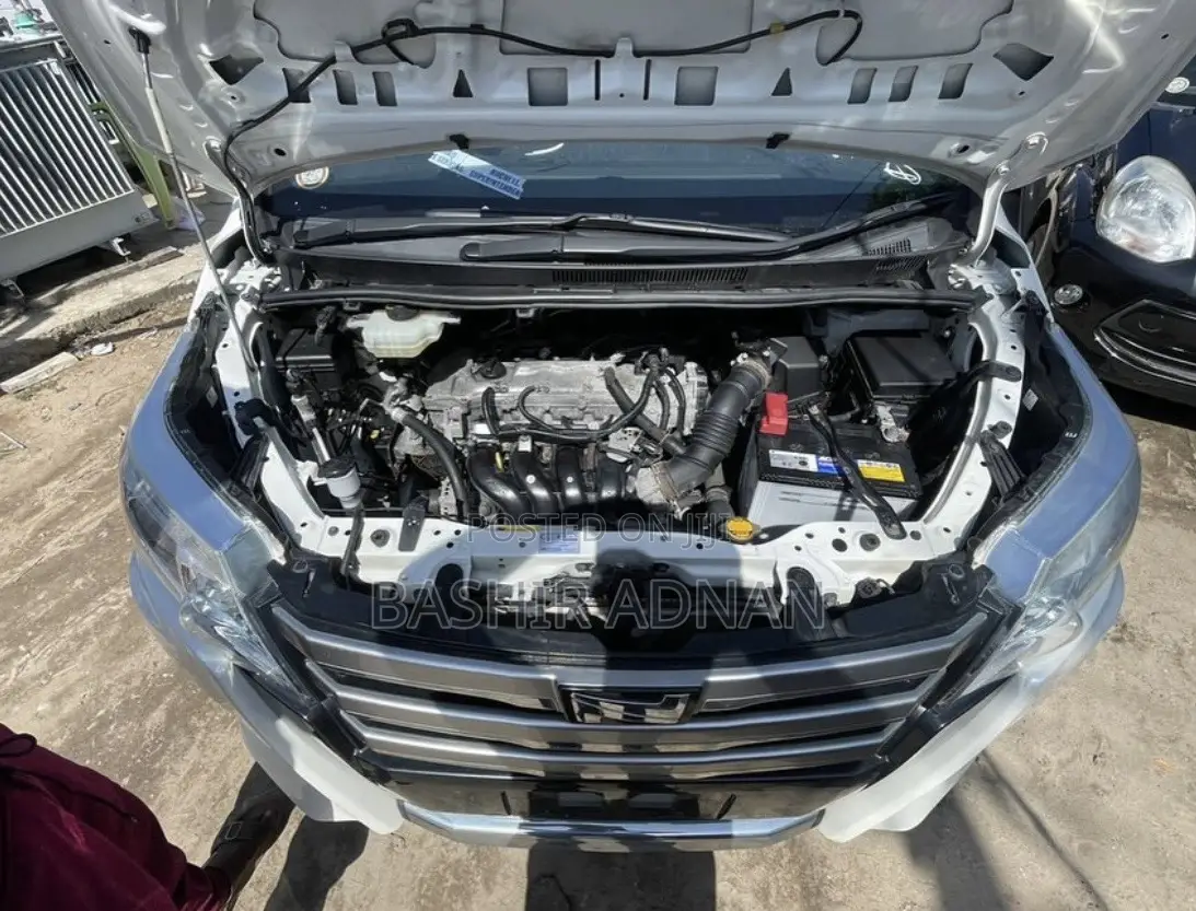 Toyota Noah 2.0 FWD (7 Seater) 2014 White