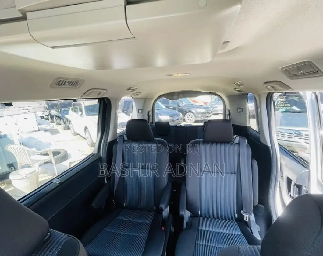 Toyota Noah 2.0 FWD (7 Seater) 2014 White