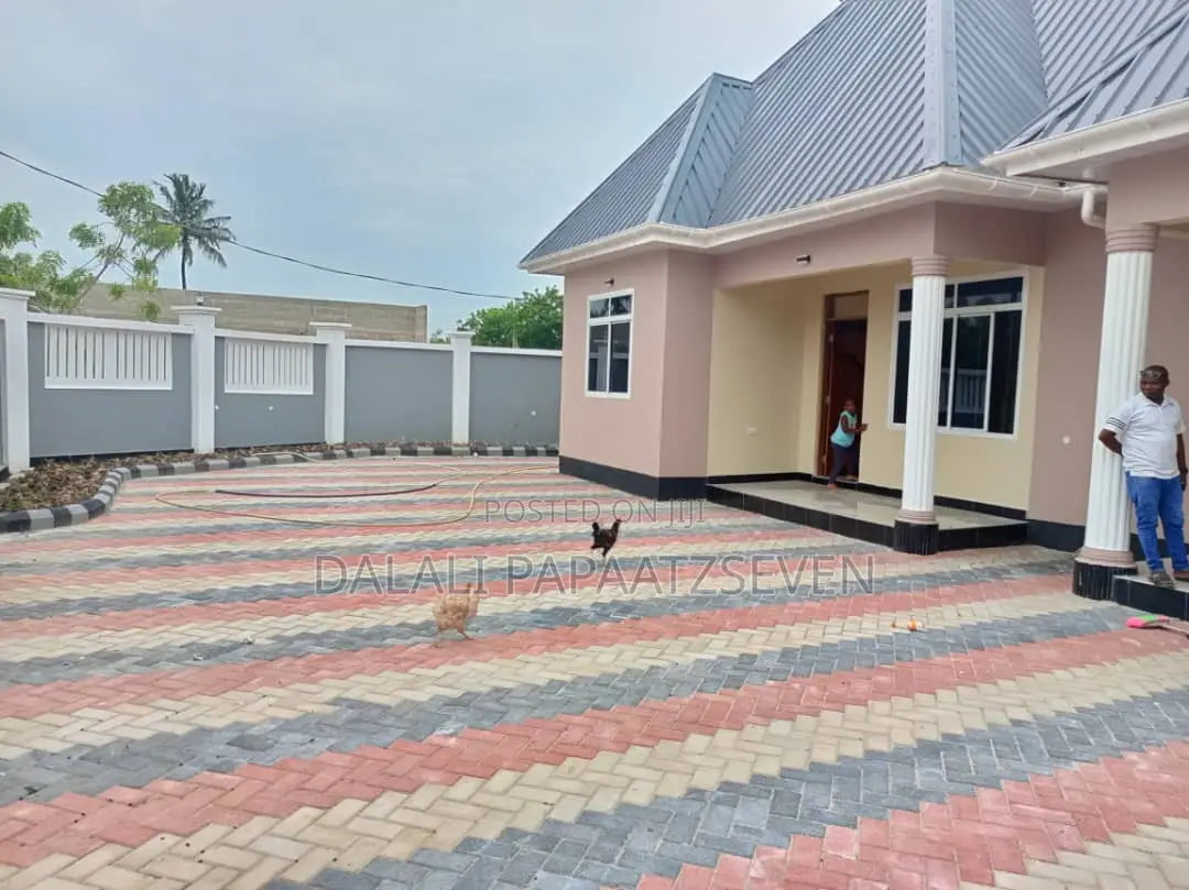 3bdrm Apartment in Dalalipapaatzseven, Mbweni for rent