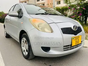 Toyota Vitz 2005 Silver