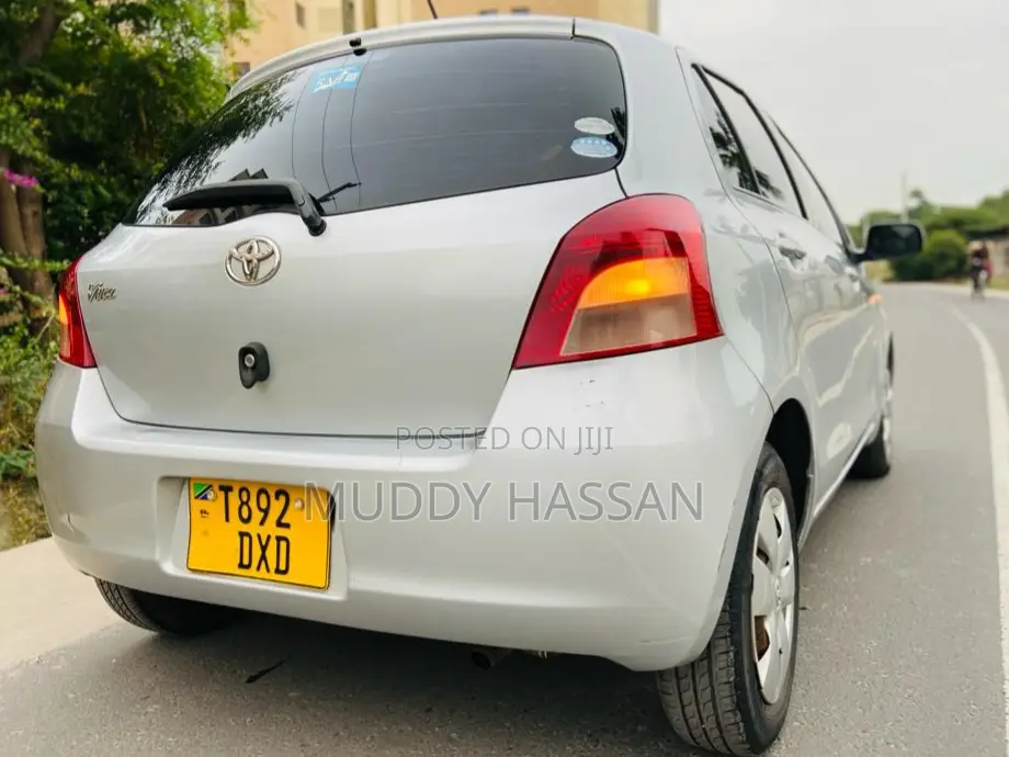 Toyota Vitz 2005 Silver