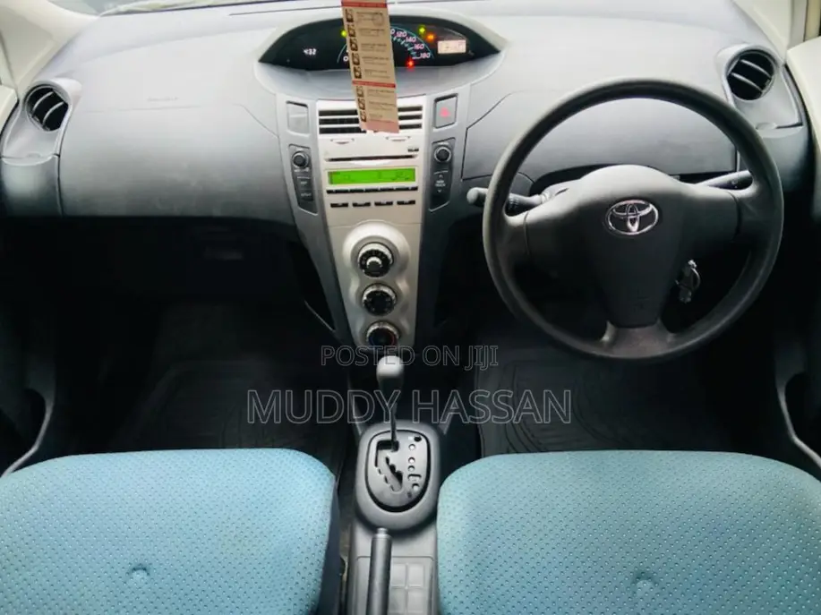 Toyota Vitz 2005 Silver