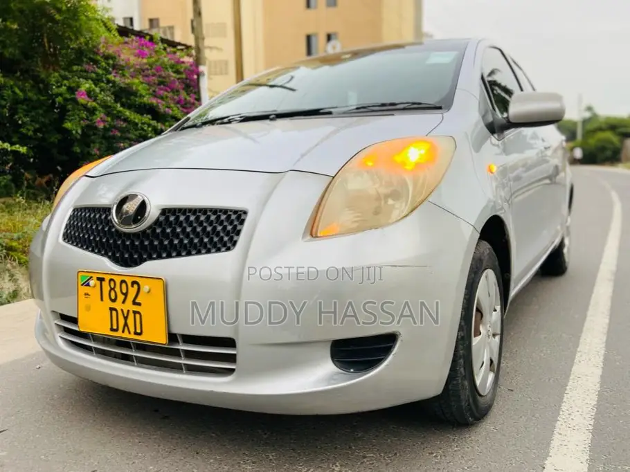 Toyota Vitz 2005 Silver