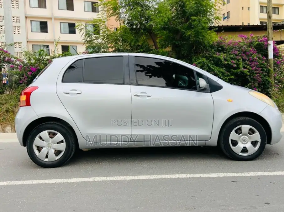 Toyota Vitz 2005 Silver