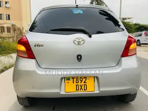 Toyota Vitz 2005 Silver