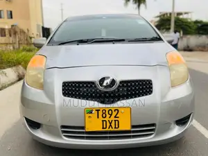 Toyota Vitz 2005 Silver