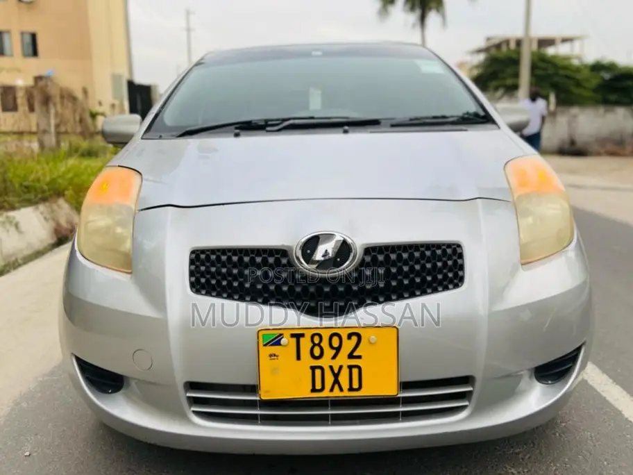 Toyota Vitz 2005 Silver