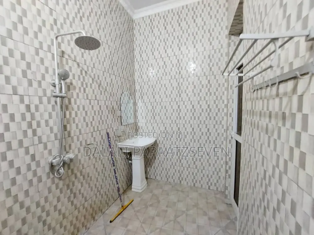 2bdrm House in Dalalipapaatzseven, Kimara for rent