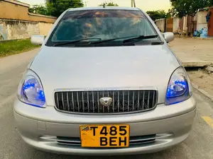 Toyota Vitz 2002 Silver