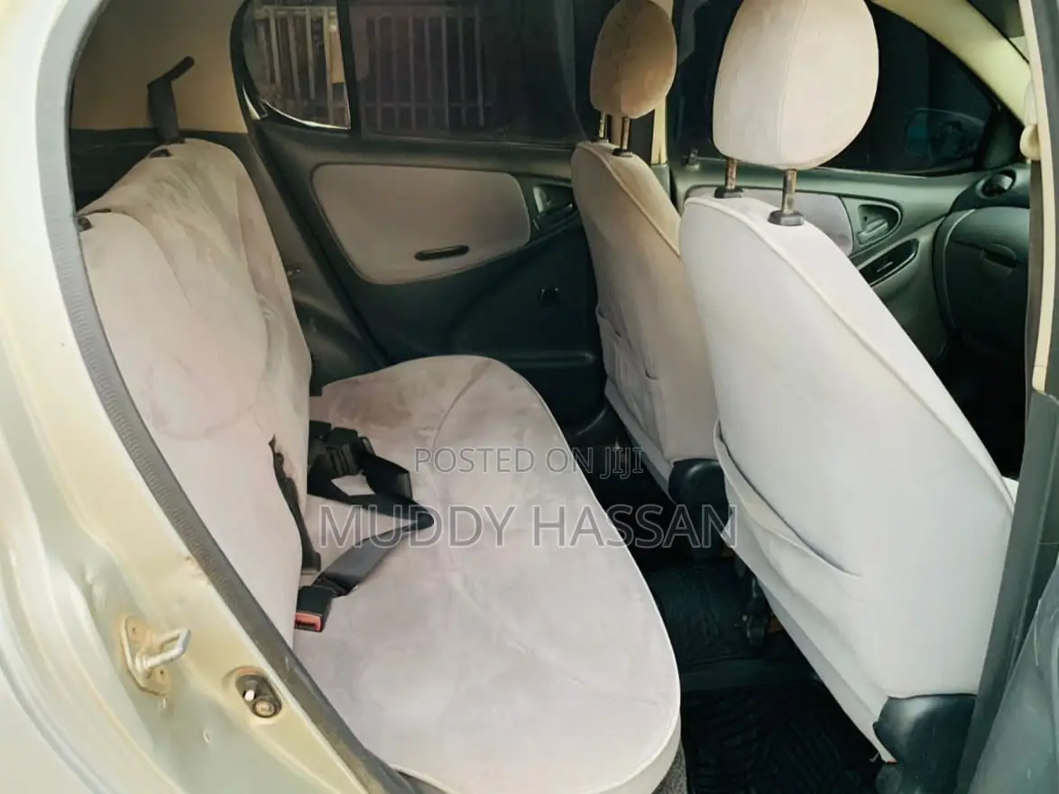 Toyota Vitz 2002 Silver