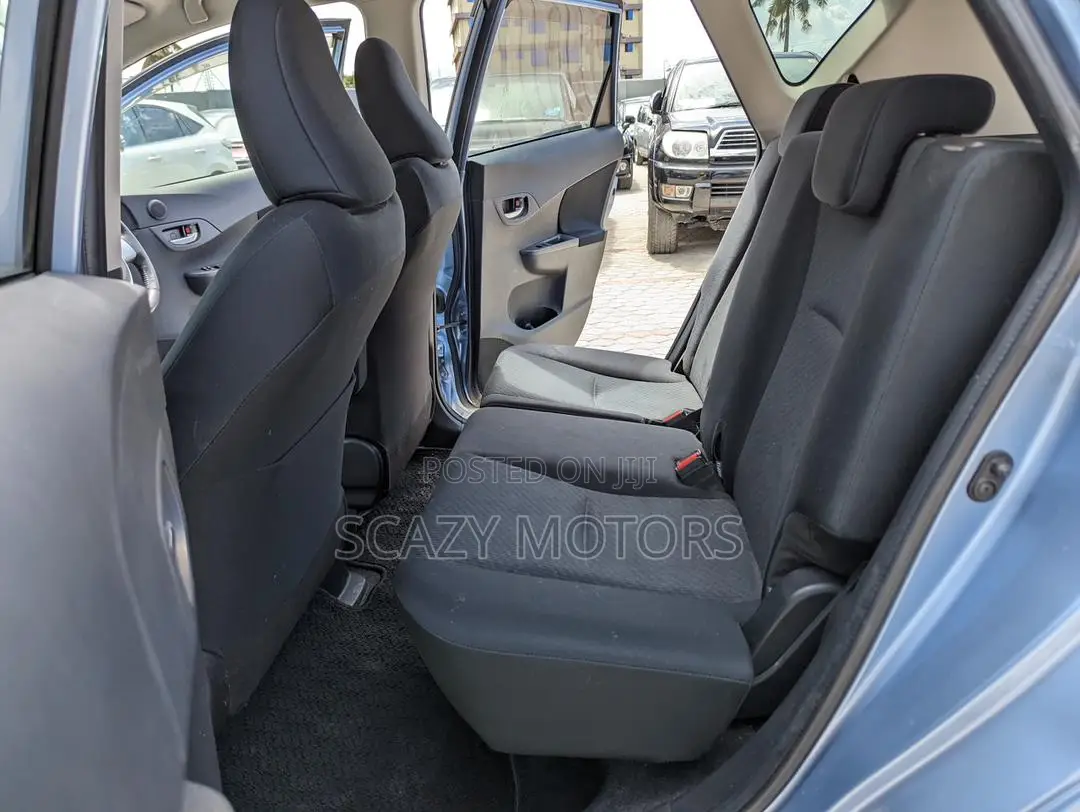 Toyota Ractis 2011 Blue