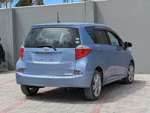Toyota Ractis 2011 Blue