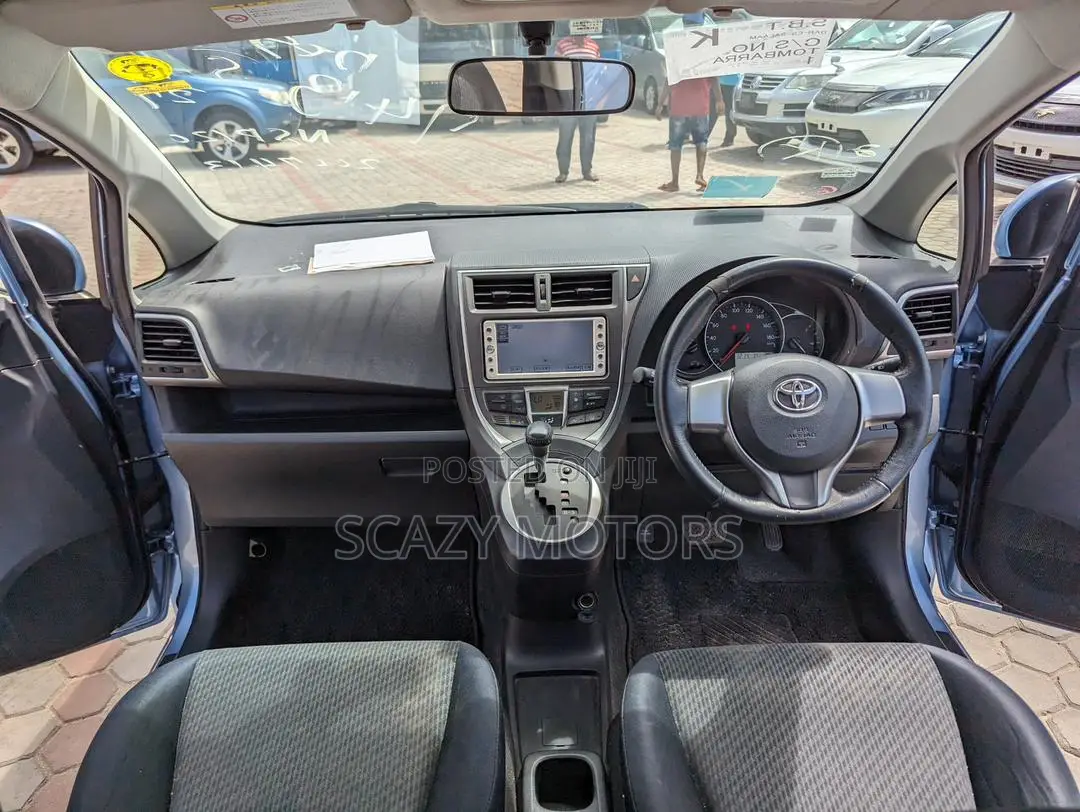 Toyota Ractis 2011 Blue