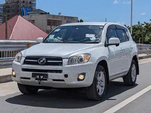Toyota RAV4 2010 White