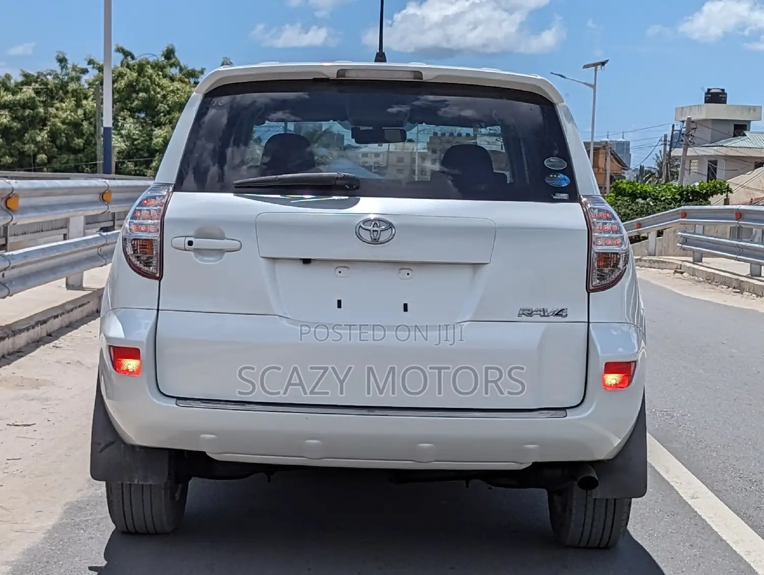 Toyota RAV4 2010 White