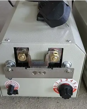 Tunauza Mashine Za Kukatia Midomo Kuku / Debeake Machine