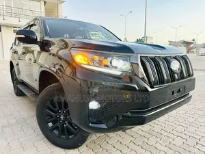 Toyota Land Cruiser Prado 2022 Black