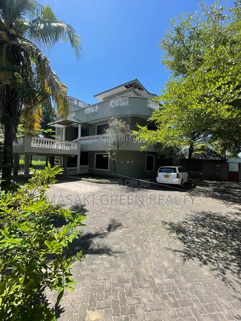 4bdrm Maisonette in Msasani, Kinondoni for sale