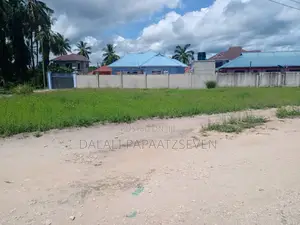 Eneo Lenye Ukubwa Wa SQMT 1000 Linauzwa Lipo Bunju ( B )