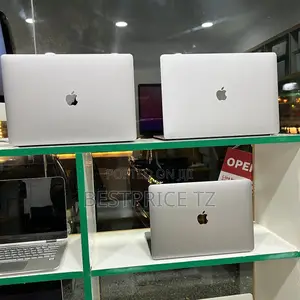 Laptop Apple MacBook Pro 2017 16GB Intel Core I7 SSD 256GB