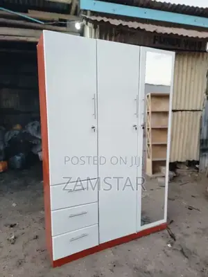 Kabati La Nguo